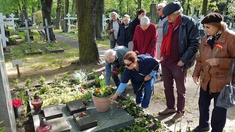 Bezirksverordnete Deniz Seyhun bei der Ehrung